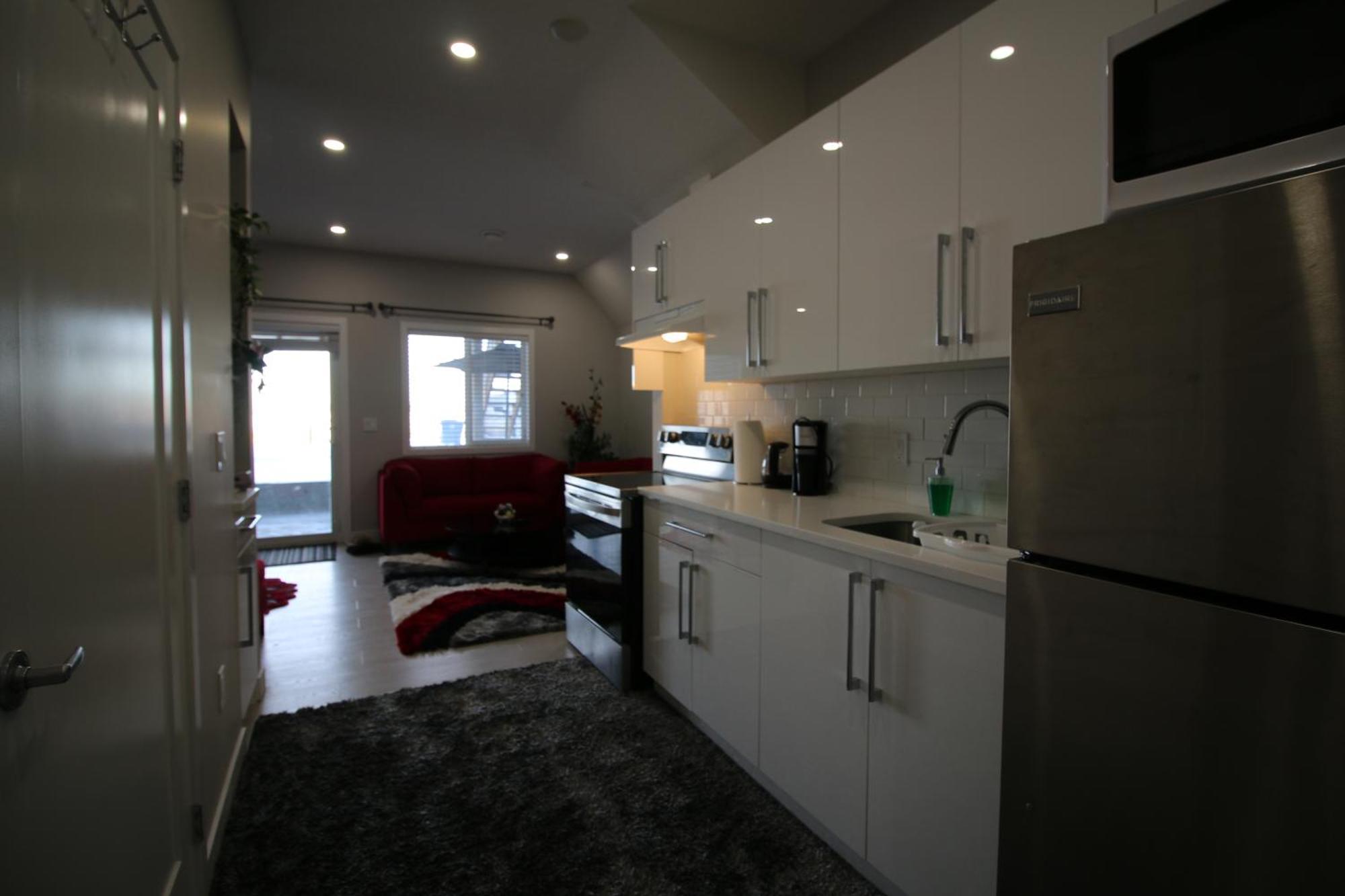 Feel At Home In Chestermere Exterior photo
